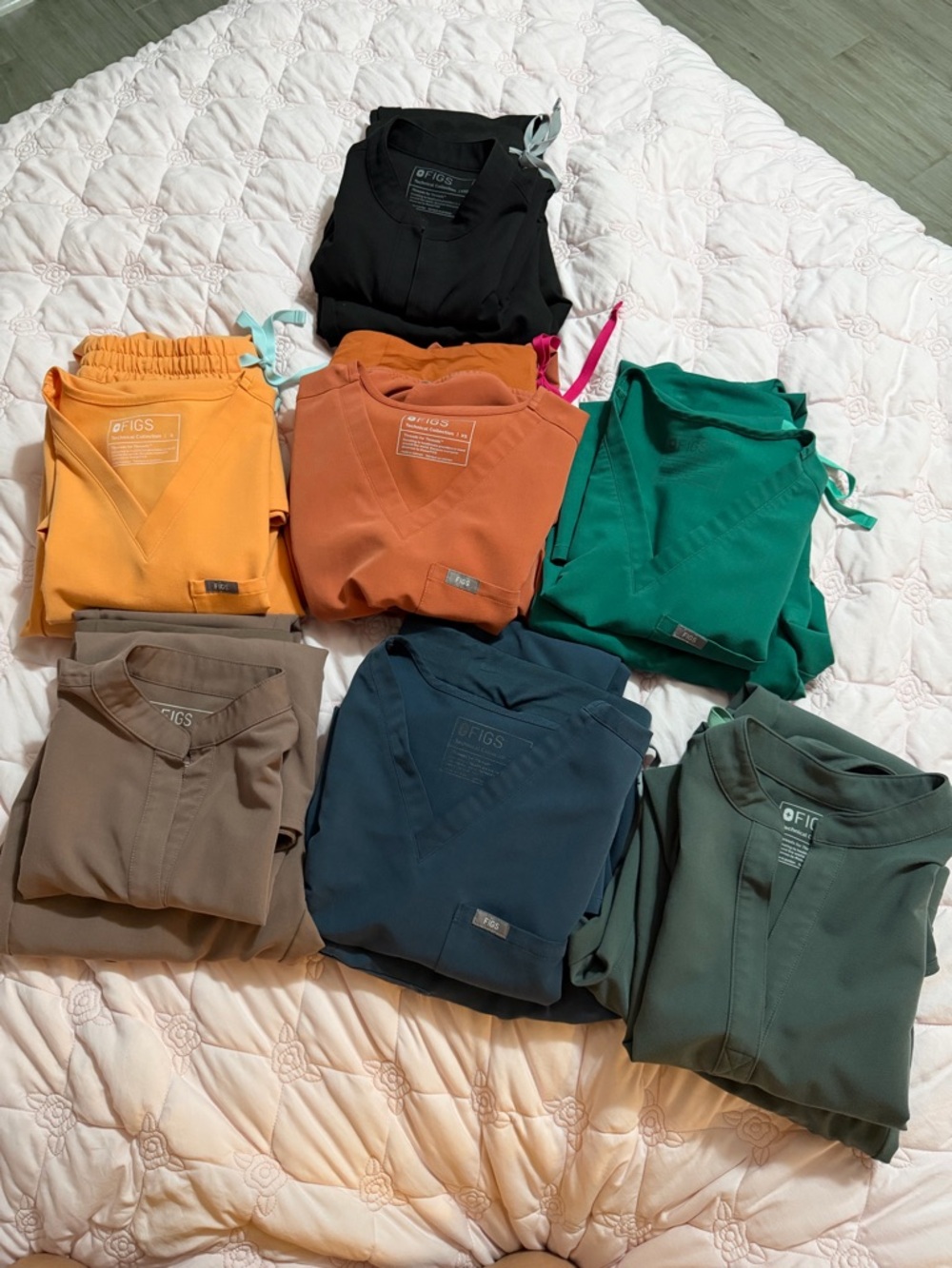 $55 per set
FIGS Women’s Scrub Set
All SP except for one.
Pacific blue MP